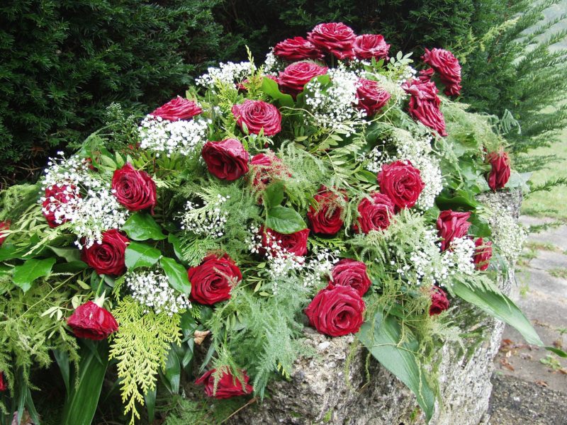 Rose bouquet in a graveyard